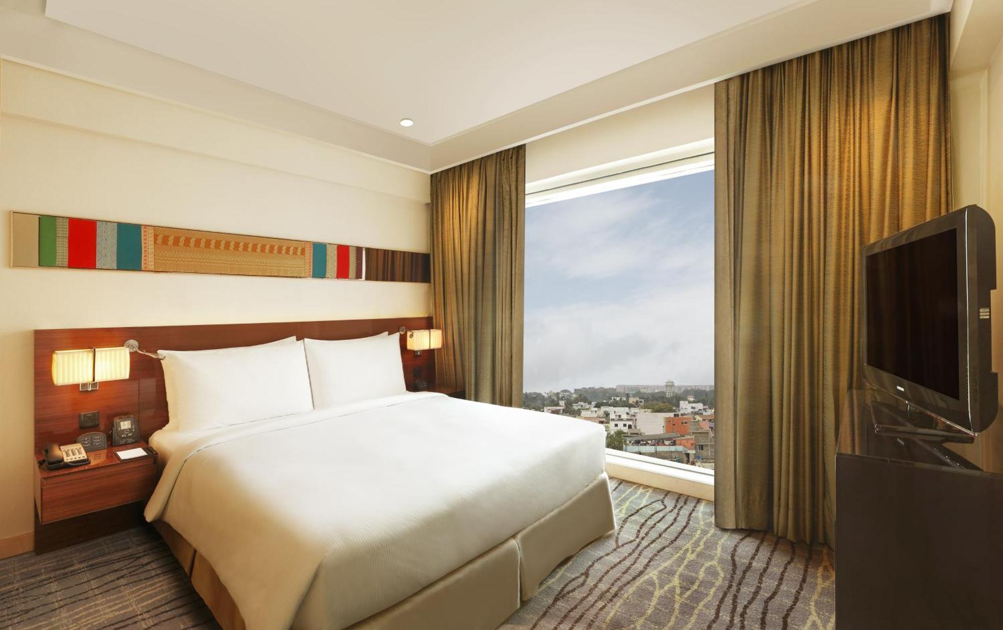 Hilton Chennai Hotell Exteriör bild